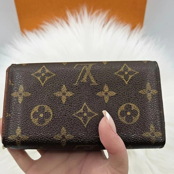 Louis  Vuitton Porte Monnaie Tresor Zipper Wallet - Picture 6 of 15